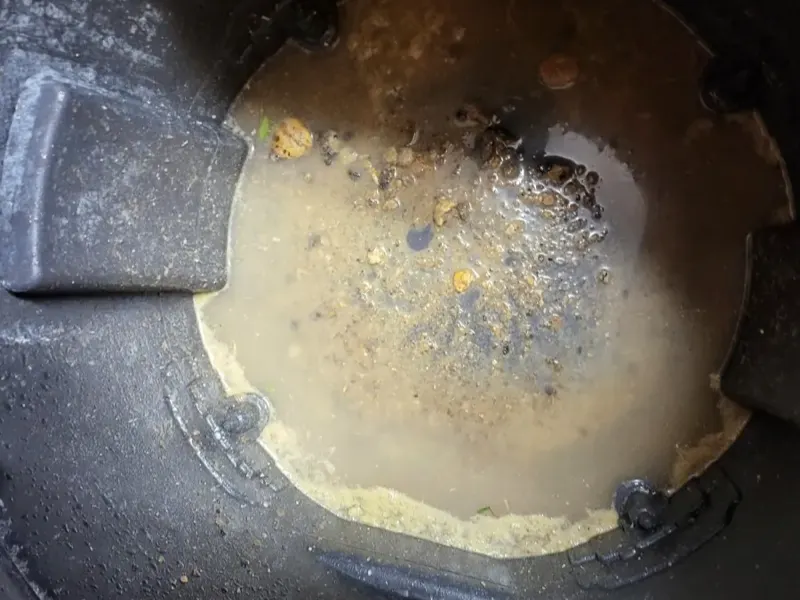 포항 남구 석션 통 바닥에 가라앉은 찌꺼기