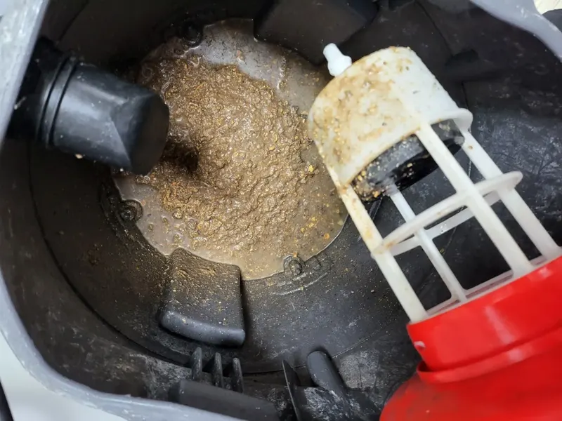 포항 남구 석션 통 안에 모인 음식물 찌꺼기